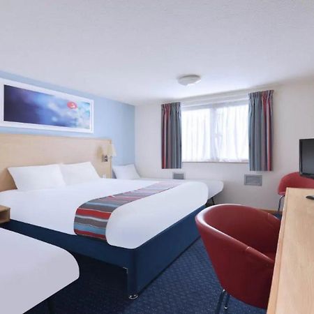Travelodge Maidenhead Central Exterior photo